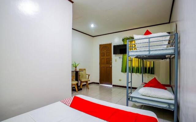 OYO 814 Laurien's Budget Hotel