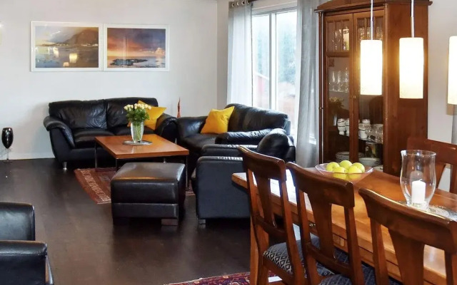 10 Person Holiday Home in Haramsøy