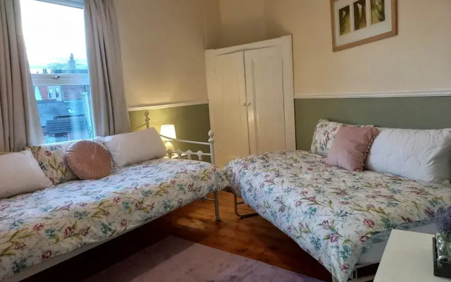 Charming 4-bed Victorian House in Retford