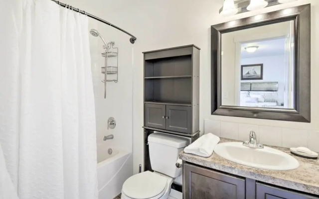 Pet-friendly Poulsbo Abode w/ Mountain Views!
