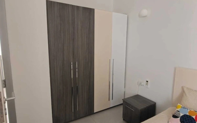 Twin Room with Laundry in Pembroke