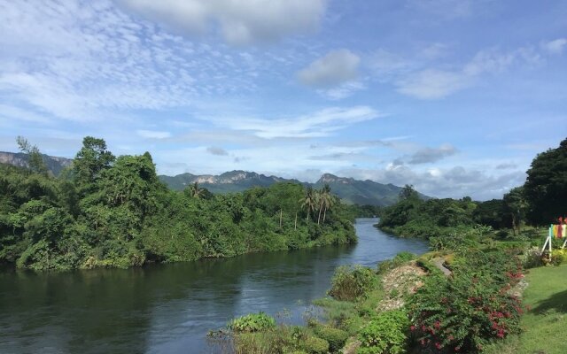 Aekpailin River Kwai Resort