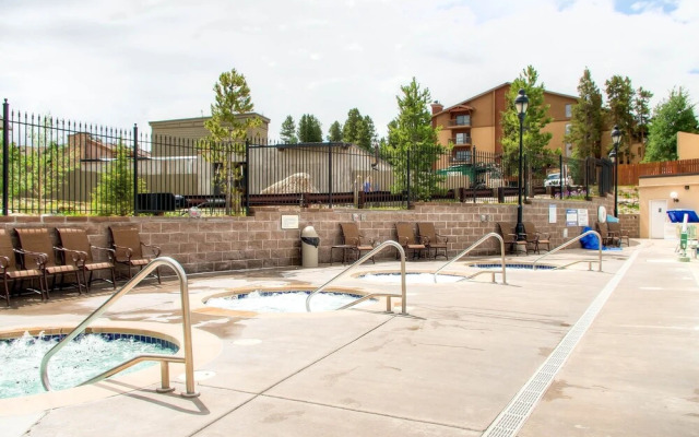 Water House On Main Street #6106