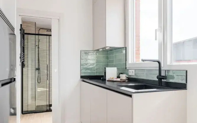 Arturo Soria Stays by Charming