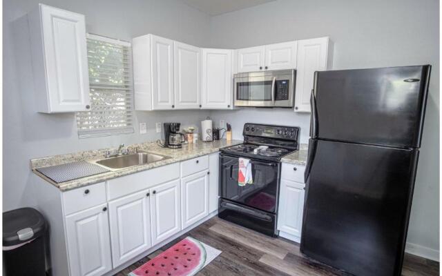 Remodeled Historic 1BR1BA House Near Downtown