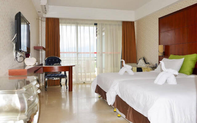 Xinglong Old Banyan Hotel