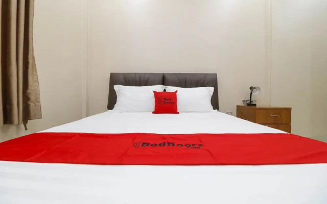 RedDoorz Syariah Plus near Dharmawangsa