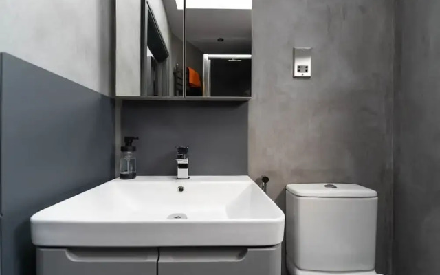 Host Stay Queens Maisonette
