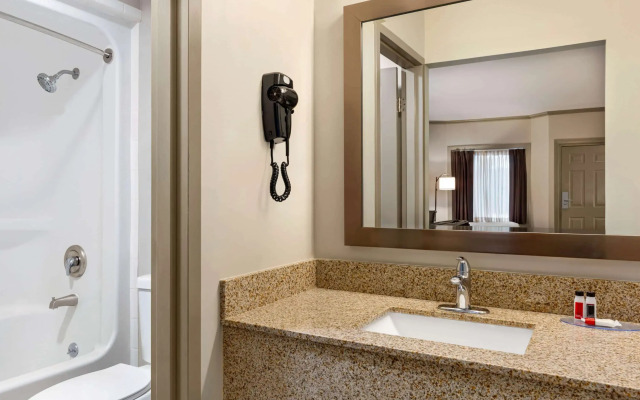 Days Inn by Wyndham Kingsland GA