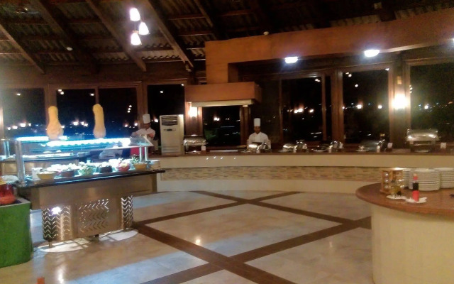 Laguna Beach Marsa Resort