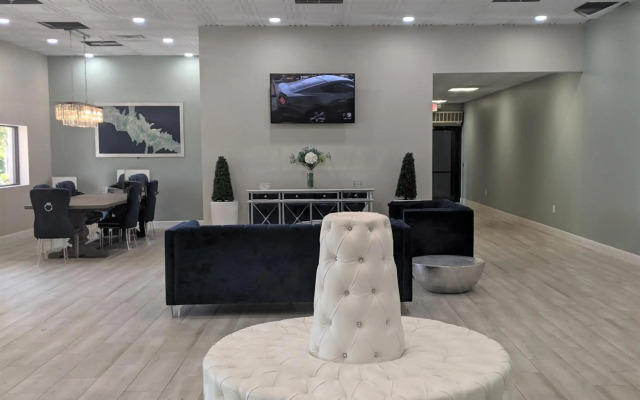 Opal Hotel & Suites