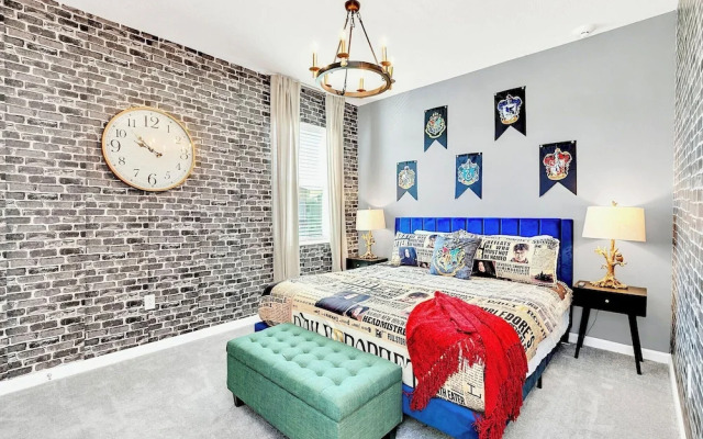 UpstaySleeps20ThemeRoomsPoolHotTubTheatr