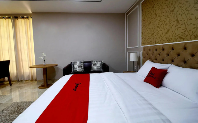 RedDoorz Premium near RS Pondok Indah