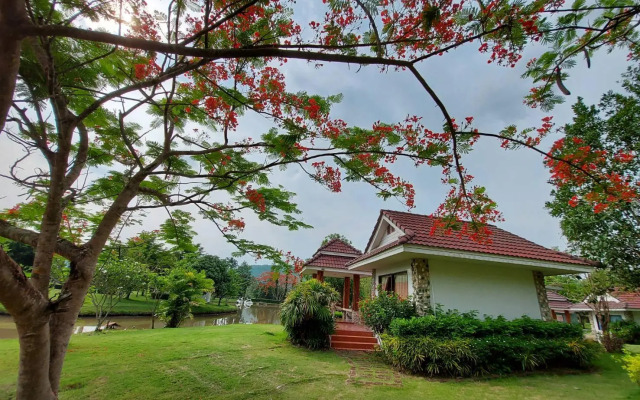 Tanaosri & Creekside Resort