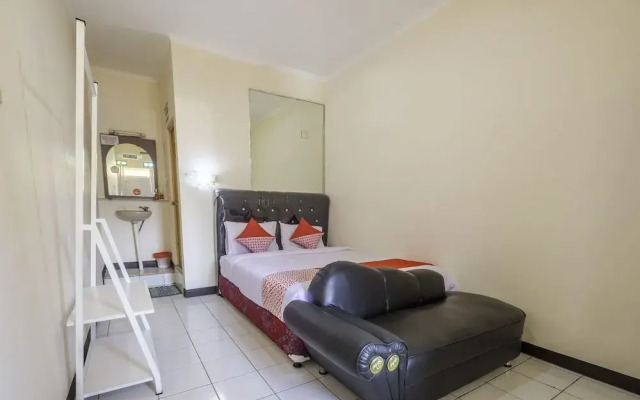 OYO Flagship 1779 Syahransah Guest House