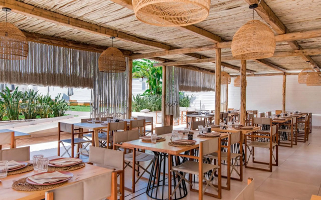 Cumeja - Beach Club & Hotel