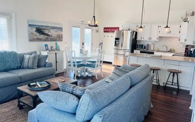 Holden Time 3 Bedroom Home by RedAwning