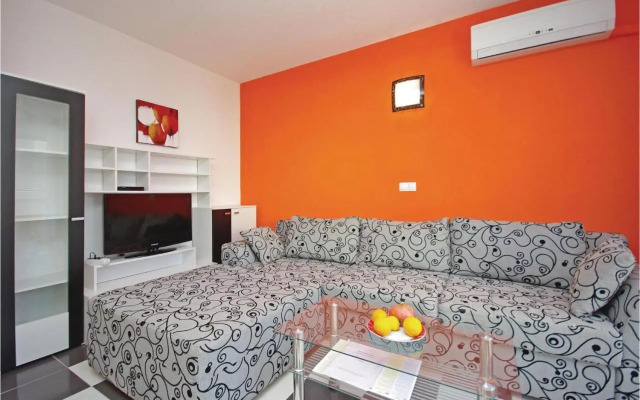One-Bedroom Apartment Makarska with Sea View 07