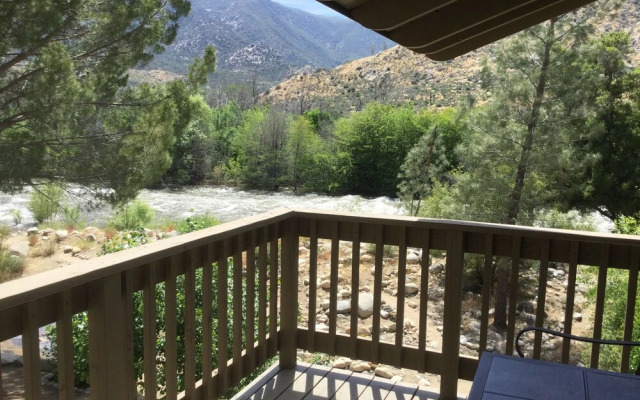 Sequoia Lodge