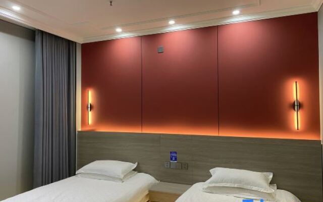 Shijia Fashion Hotel (Xinxiang East Railway Station)