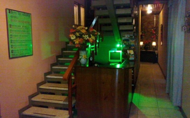 Charly's Place Hotel