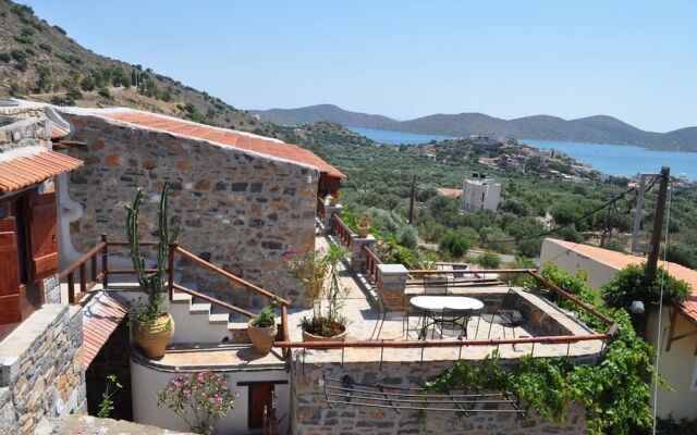 Elounda Traditional Art Suites