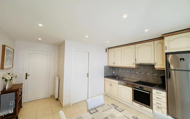 Two Bed Apt in the Center of Cannes - 2229