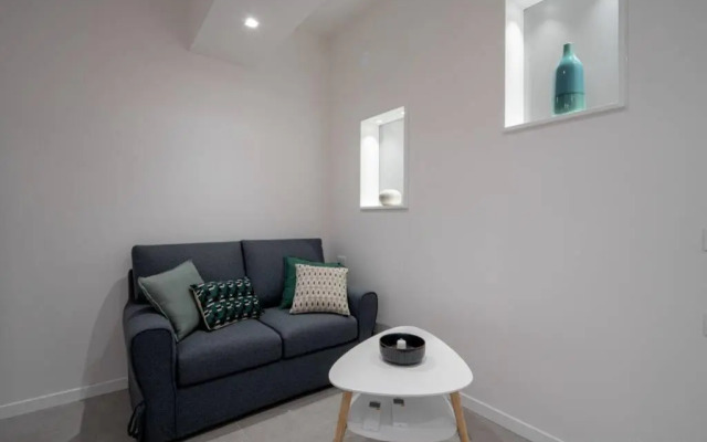 Ormesini Courtyard Apartment