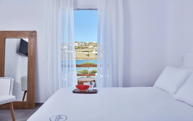 Mykonos Waves Beach House & Suites