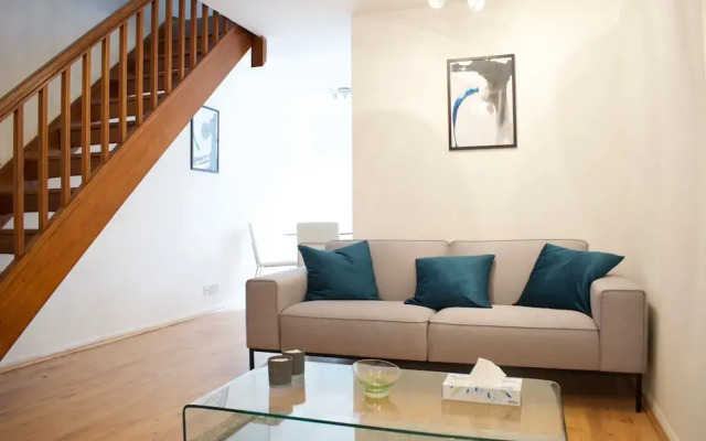 Newly Refurbished 2 Bedroom Bermondsey House