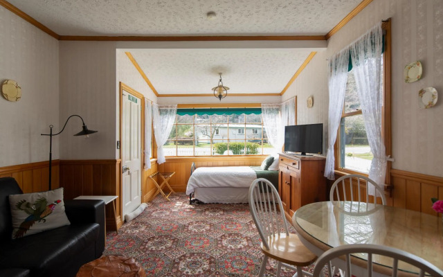 Settlers Cottage Motel