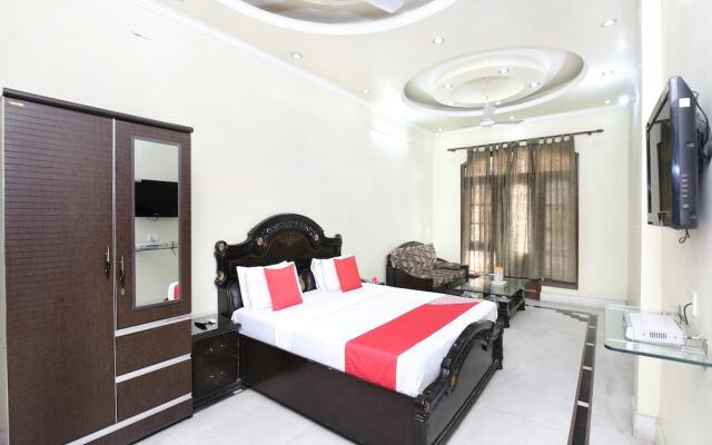 OYO 15347 Dhingra Residency