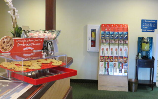 Microtel Inn & Suites By Wyndham Stockbridge/atlanta South