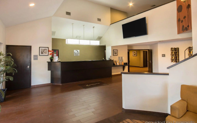 Clarion Inn & Suites DFW North