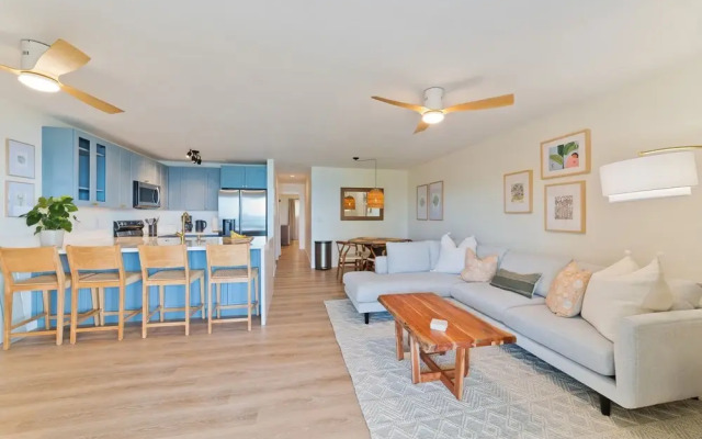 Kona Palms 304 2 Bedroom Condo by RedAwning