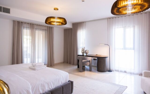 Lux 5BR Townhouse in Balqise Residence