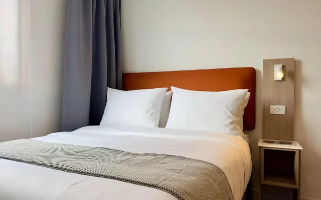 w Gorgeous 2BR w Balcony in Santa Barbara
