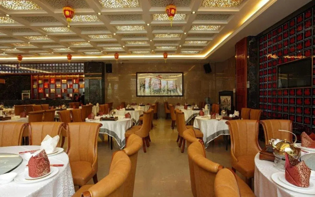 Jollies International Hotel