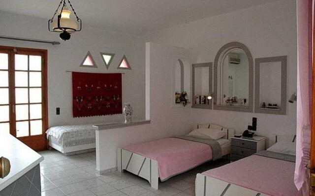 La Luna Apartments