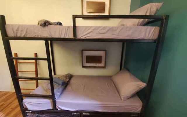 Outpost Hostel - Coron - Adults Only