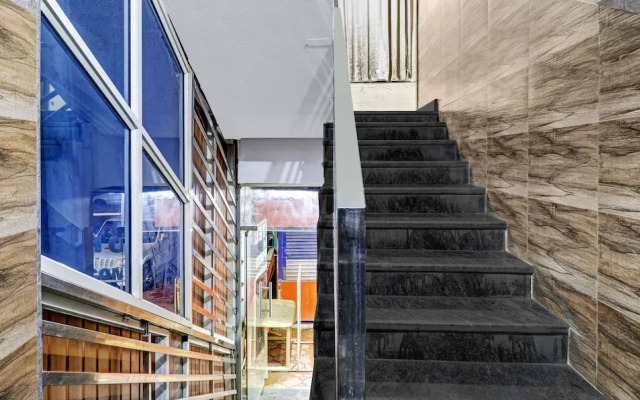 Itsy By Treebo - Lee Comfort