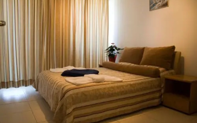 Sunny House Aparthotel