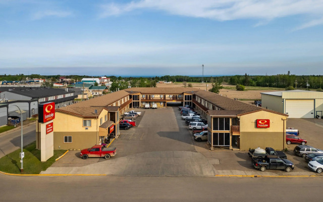 Econo Lodge Inn & Suites