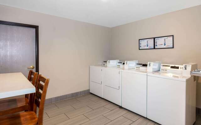 La Quinta Inn & Suites by Wyndham Las Vegas Nellis