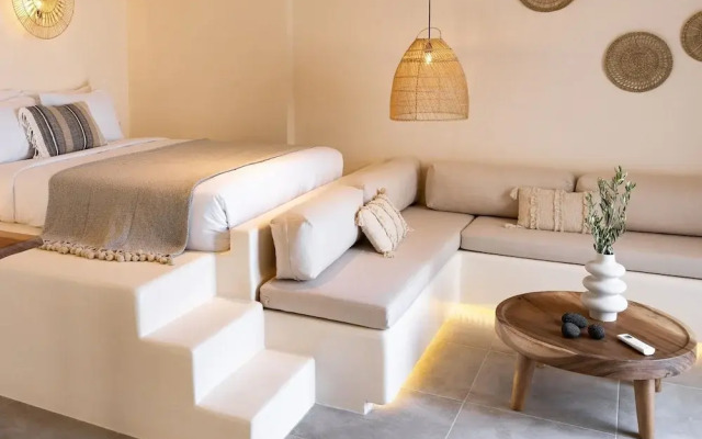 MAEVA Santorini Suites