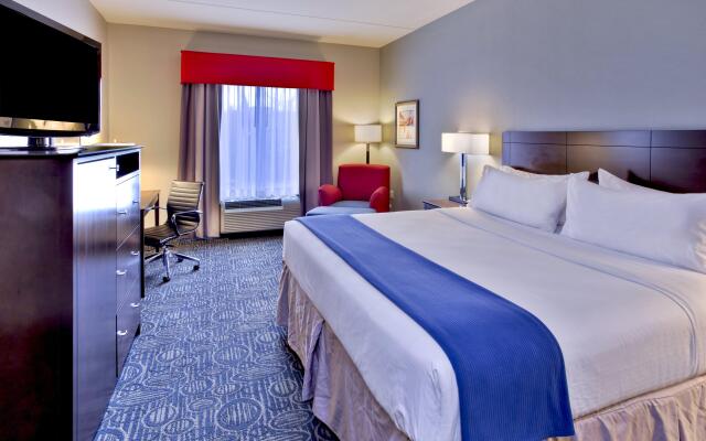 Holiday Inn Express & Suites Oak Ridge by IHG