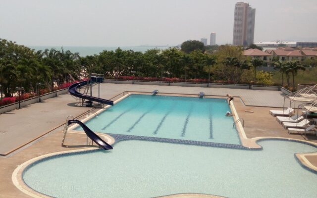 Cha-Am Grand Condotel