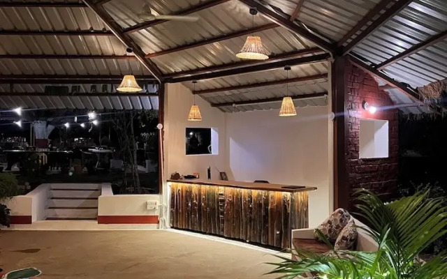 WOW STAYZ2 Pachmarhi Foothill Cottages