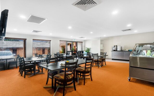 Airport Admiralty Motel