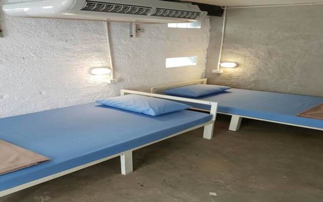 Shut Eye Party Hostel - Adults Only